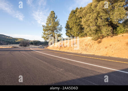 Cuyamaca Rancho Park an einem Herbstmorgen. San Diego County, Kalifornien, USA. Blick entlang der California State Route 79. Stockfoto