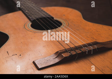 Makro Nahaufnahme Musik Konzept Akustik Gitarre Körper Holz- Vintage altmodisch Stockfoto