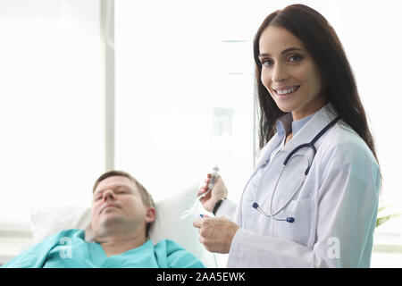 Arzt im Krankenhaus Stockfoto