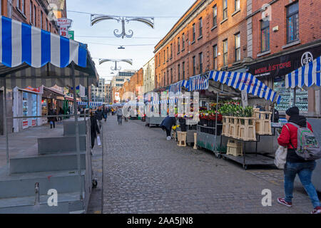 Moore Street Market in Dublin, Irland sieben Tage open air Obst Gemüse und frischem Fisch. Stockfoto