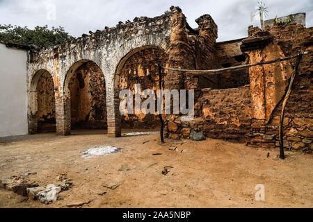 Tür und Wand der Alten oder sich verschlechternde adobe Haus in der Gemeinde oder ejido La Zollwesen in Alamos, Sonora Mexico. Dorf, Portale, Architektur © (© Foto: LuisGutierrez/NortePhoto.com) Puerta y de La Pared de adove Antigua o de deterioro de la mununidad o ejido La Aduana de Alamos, Sonora Mexico. Pueblo, Portales, arquitectrua © (© Foto: LuisGutierrez/NortePhoto.com) Stockfoto