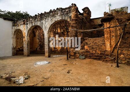 Tür und Wand der Alten oder sich verschlechternde adobe Haus in der Gemeinde oder ejido La Zollwesen in Alamos, Sonora Mexico. Dorf, Portale, Architektur © (© Foto: LuisGutierrez/NortePhoto.com) Puerta y de La Pared de adove Antigua o de deterioro de la mununidad o ejido La Aduana de Alamos, Sonora Mexico. Pueblo, Portales, arquitectrua © (© Foto: LuisGutierrez/NortePhoto.com) Stockfoto