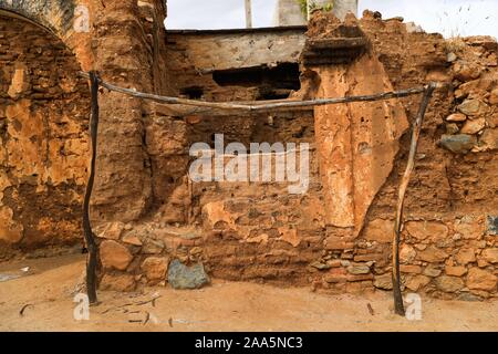 Tür und Wand der Alten oder sich verschlechternde adobe Haus in der Gemeinde oder ejido La Zollwesen in Alamos, Sonora Mexico. Dorf, Portale, Architektur © (© Foto: LuisGutierrez/NortePhoto.com) Puerta y de La Pared de adove Antigua o de deterioro de la mununidad o ejido La Aduana de Alamos, Sonora Mexico. Pueblo, Portales, arquitectrua © (© Foto: LuisGutierrez/NortePhoto.com) Stockfoto