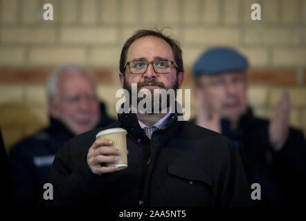 High Wycombe, UK. Nov, 2019 19. Wycombe Regisseur Pete Couhig während der internationalen Match zwischen England U20 und U21 im Adams Island Park, High Wycombe, England am 19. November 2019. Foto von Andy Rowland. Credit: PRiME Media Images/Alamy leben Nachrichten Stockfoto