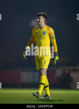 High Wycombe, UK. Nov, 2019 19. Torwart Billy Crellin (Fleetwood Stadt) von England U20 während der internationalen Match zwischen England U20 und U21 im Adams Island Park, High Wycombe, England am 19. November 2019. Foto von Andy Rowland. Credit: PRiME Media Images/Alamy leben Nachrichten Stockfoto