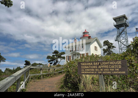 Oder: Lincoln County, Pazifikküste, Newport, Yaquina Bay Lighthouse. Blick auf Leuchtturm [Bitte für #278.089.] Stockfoto