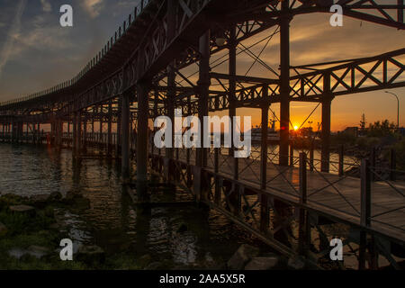 Metal Bridge in Rio Tinto Stockfoto