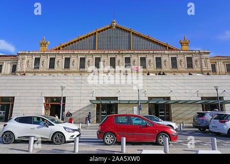 MARSEILLE, Frankreich-15 Nov 2019 - Blick auf die Sehenswürdigkeiten Gare Bahnhof Marseille Saint Charles in Marseille, Frankreich. Stockfoto