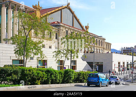 MARSEILLE, Frankreich-15 Nov 2019 - Blick auf die Sehenswürdigkeiten Gare Bahnhof Marseille Saint Charles in Marseille, Frankreich. Stockfoto