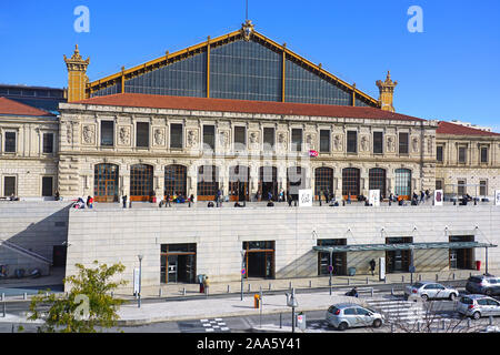 MARSEILLE, Frankreich-15 Nov 2019 - Blick auf die Sehenswürdigkeiten Gare Bahnhof Marseille Saint Charles in Marseille, Frankreich. Stockfoto