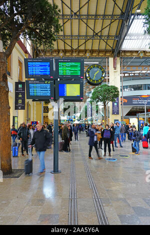 MARSEILLE, Frankreich-15 Nov 2019 - Blick auf die Sehenswürdigkeiten Gare Bahnhof Marseille Saint Charles in Marseille, Frankreich. Stockfoto