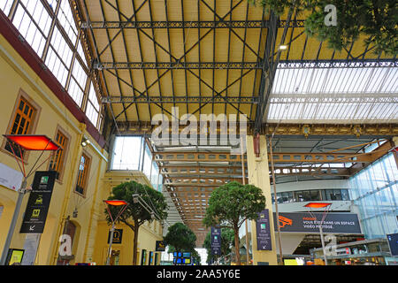 MARSEILLE, Frankreich-15 Nov 2019 - Blick auf die Sehenswürdigkeiten Gare Bahnhof Marseille Saint Charles in Marseille, Frankreich. Stockfoto