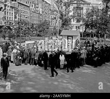 Essen Verwaltung - Anti-Waste Kampagne - Krieg garten Widmung am Bryant Park, New York. 1916-1918 Stockfoto