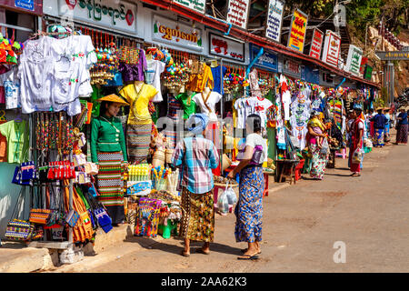 Bunte Geschäfte, Pindaya, Shan Staat, Myanmar. Stockfoto