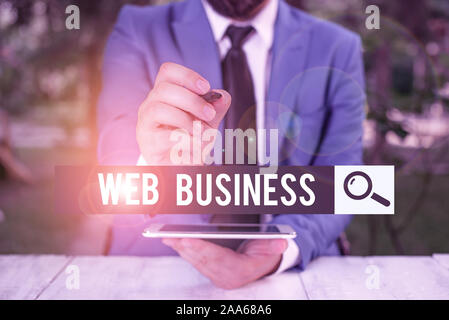 Handschrift text Web Business. Konzeptionelle Foto online verkaufen Produkte oder Dienstleistungen online tun Business Geschäftsmann zeigte mit Stift in Leer kopieren Stockfoto