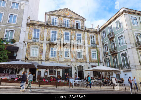 Lissabon, Portugal: Azulejos (Fliesen) abgedeckt werden, die Fassade der Casa do Ferreira das Tabuletas dekoriert von Luis Antonio Ferreira, einer der wichtigsten Stockfoto