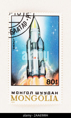 SEATTLE, Washington - 5. Oktober 2019: Mongolei Briefmarke zum Gedenken an die sowjetischen Energia Rocket Launch system für schwere Nutzlasten. Stockfoto