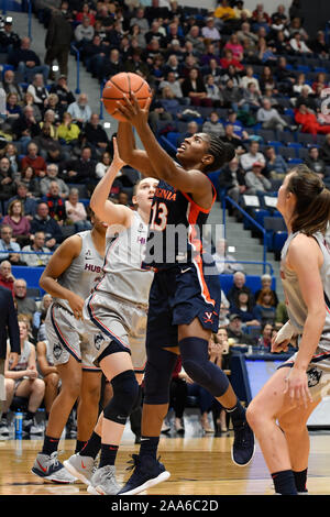 Hartford, CT, USA. Nov, 2019 19. Jocelyn Willoughby (13) der Virginia Cavaliers schießt während eines Spiels gegen die Uconn Huskies an der XL-Center am 19. November 2019 in Hartford, CT. Gregory Vasil/CSM/Alamy leben Nachrichten Stockfoto