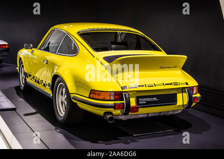 Stuttgart, Deutschland, Sep 2019 Porsche 911 Carrera RS 2,7 Coupé 1973, Stuttgart Porsche Museum, Rennen Sport Auto hergestellt von Porsche Stockfoto