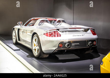 Stuttgart, Deutschland, Sep 2019 silber Porsche Carrera GT (Projekt Code 980) in Stuttgart Porsche Museum, Mitte - Motor Sport Auto hergestellt von Porsche Stockfoto