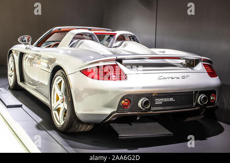 Stuttgart, Deutschland, Sep 2019 silber Porsche Carrera GT (Projekt Code 980) in Stuttgart Porsche Museum, Mitte - Motor Sport Auto hergestellt von Porsche Stockfoto