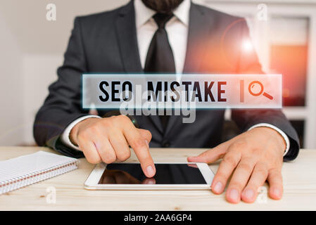 Konzeptionelle Hand schreiben, Seo Fehler. Begriff Sinne Aktion oder Urteil, das falsch ist oder falsch in Search Engine männlichen menschlichen tragen formalen Clo Stockfoto