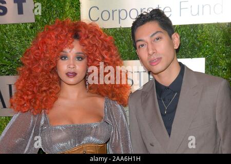 NEW YORK, NY - 18. NOVEMBER: Jillian Hervey und Lucas Goodman von Lion Baby nehmen an der Lincoln Center Corporate Fashion Gala zu Ehren Leonard A. Lauder Stockfoto