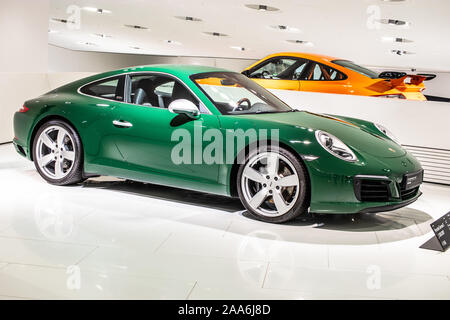 Stuttgart, Deutschland, September 2019 die irischen grünen Porsche 911 Carrera S 2017, Stuttgart Porsche Museum, 991-Serie, 7. Generation, supercar gebaut von Porsche Stockfoto