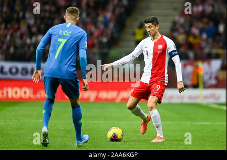 Warschau, Polen. Nov, 2019 19. Robert Lewandowski aus Polen in Aktion während der Euro 2020 Qualifiers (Gruppe G) Übereinstimmung zwischen Polen und Slowenien gesehen. (Endstand 3:2; Polen Slowenien) Credit: SOPA Images Limited/Alamy leben Nachrichten Stockfoto