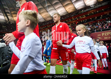 Warschau, Polen. Nov, 2019 19. Kamil Glik aus Polen vor der Euro 2020 Qualifiers (Gruppe G) Übereinstimmung zwischen Polen und Slowenien gesehen. (Endstand 3:2; Polen Slowenien) Credit: SOPA Images Limited/Alamy leben Nachrichten Stockfoto