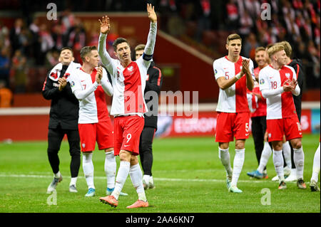Warschau, Polen. Nov, 2019 19. Robert Lewandowski aus Polen Wellen nach der Euro 2020 Qualifiers (Gruppe G) Übereinstimmung zwischen Polen und Slowenien. (Endstand 3:2; Polen Slowenien) Credit: SOPA Images Limited/Alamy leben Nachrichten Stockfoto