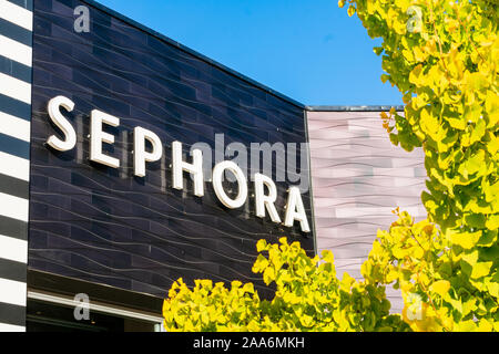 Außenansicht der Sephora Store an der geöffneten Luft upscale Stanford Shopping Center - Palo Alto, CA, USA - November, 2019 entfernt Stockfoto