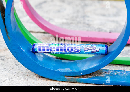 Chevy Mentos Minzen, chewy Dragees, dass der Vorteil von Pfefferminzaroma frische mit einer angenehmen Kauen bietet. Von Perfetti Van Melle Co produziert Stockfoto