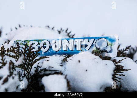 Bounty Schokolade, draußen, Winter, Schnee, Stockfoto