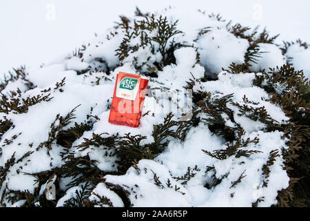 TIC TAC Spearmint/Orange mix verwendet den Mund zu aktualisieren, kühlen Atem und gibt einen angenehmen Geruch. TicTac Marke von kleinen, harten Minzen, die von Ferrero. Stockfoto