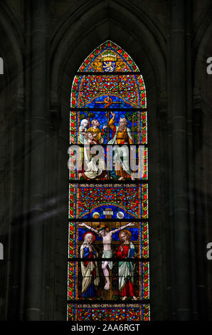 Stain Glass Fenster in St. Martin's Cathedral, die auch als St. Martin's Church, Ypern, Belgien, Europa Stockfoto