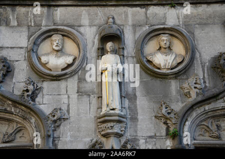 Geschnitzte Statue, die Basilika des Heiligen Blutes, Burgplatz, Brügge - Brügge, Belgien, Europa Stockfoto