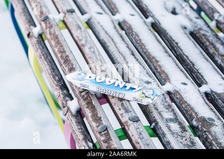 Bounty Schokolade, draußen, Winter, Schnee, Stockfoto