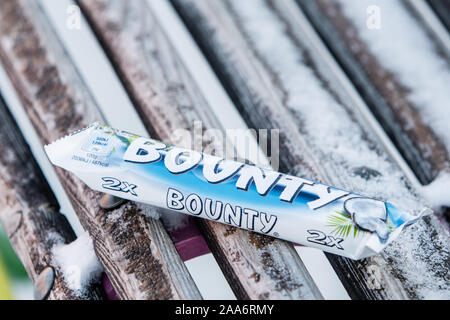 Bounty Schokolade, draußen, Winter, Schnee, Stockfoto