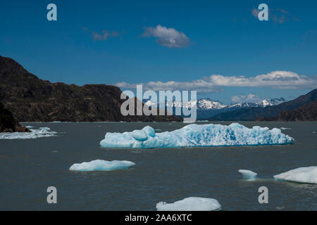 Kreuzfahrt graue See im Torres del Paine Nationalpark, Patagonien, Chile. Stockfoto