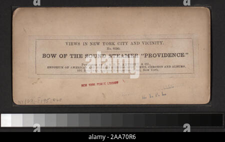 Mit einer Hand - farbige Anzeigen. Robert Dennis Sammlung von stereoskopische Ansichten. Einige Ansichten haben steuerstempel angebracht. Titel von Cataloger'. Blick auf den Hafen von New York: Fähren, Segelschiffe, Piers und Kaianlagen, Dampfschiffe, einschließlich der Vorsehung und mit Blick auf den Innenbereich, schwebenden Getreidesilos, Lastkähne, Werften, Männer aus dem französischen Mann-von-Krieg Landung in einem dory an der Batterie, die US Barge Office und den Versand news Büro des New York Herald, der Fuß der Whitehall Street, Soldaten auf einen italienischen Mann-von-Krieg mit Bajonetten, Fort Lafayette, Governors Island.; Bug des sound Dampfgarer Stockfoto