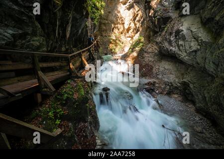 Enge Schlucht, Schlucht mit Fluss, Wolfsklamm, Stans, Tirol, Österreich Stockfoto