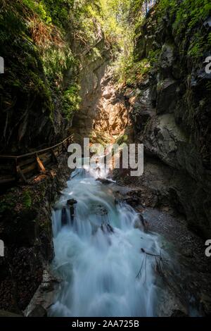 Enge Schlucht, Schlucht mit Fluss, Wolfsklamm, Stans, Tirol, Österreich Stockfoto