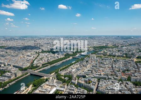 Blick auf die Stadt mit dem Fluss Seine, ein Blick vom Eiffelturm, Paris, Frankreich Stockfoto