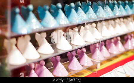 Weihnachtsschmuck Weihnachtsmarkt in Budapest Budapest, Dekorationen, handgemachte, weihnachtliche Stimmung Stockfoto