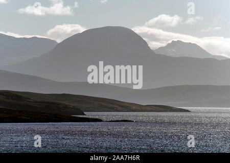 Sàil Mhòr und Beinn Dearg Mòr von C 1047 in der Nähe von Achilitibuie Stockfoto