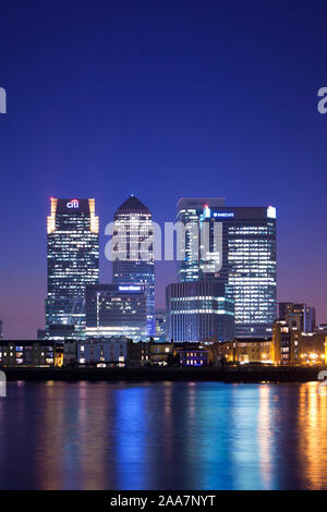 Canary Wharf Finanzviertel betrachtet über die Themse, London, UK Stockfoto