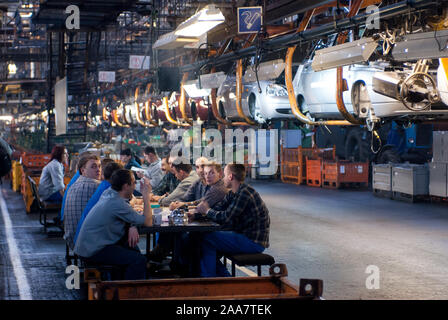 Togliatty, Region Samara, Russland - Dezember 13, 2007: Fließband der Lada Autos Factory Avtovaz Stockfoto