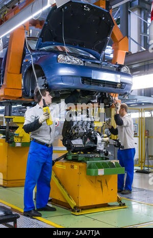 Togliatty, Region Samara, Russland - Dezember 13, 2007: Fließband der Lada Autos Factory Avtovaz Stockfoto