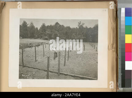 Eine Sammlung von Fotos, die durch eine getippte, klassifiziert Liste der Titel begleitet. Acc. Res. 614; Camps. Ashokan Behälter. ... Vertrag 3. Juli 27, 1908. Stockfoto